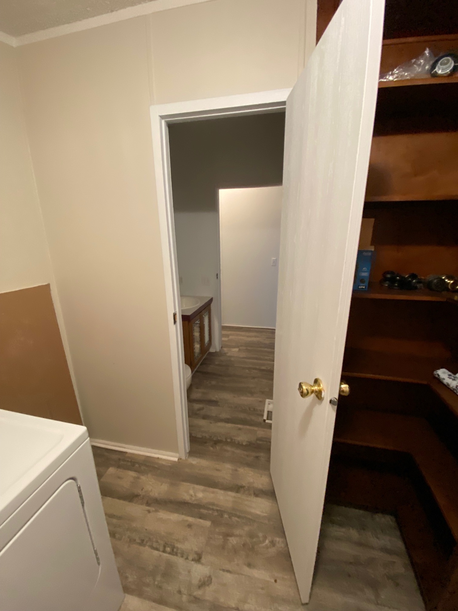 Hall bathroom accessible from laundry room or hallway - 1220 Montlake Rd