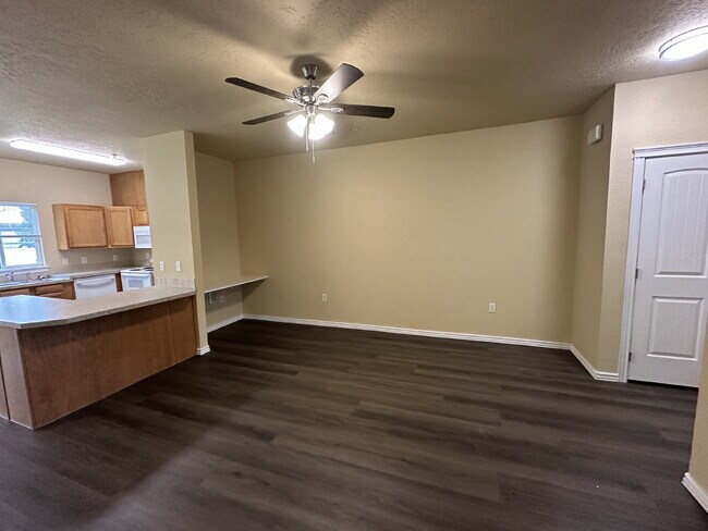 Building Photo - 10151 W Rifleman Ln