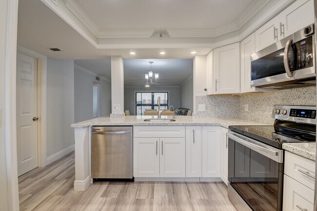 Building Photo - 7076 Huntington Ln