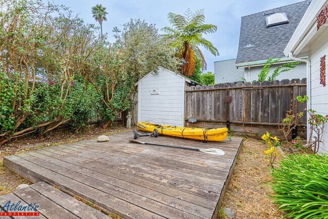 Building Photo - 1385 47th Ave