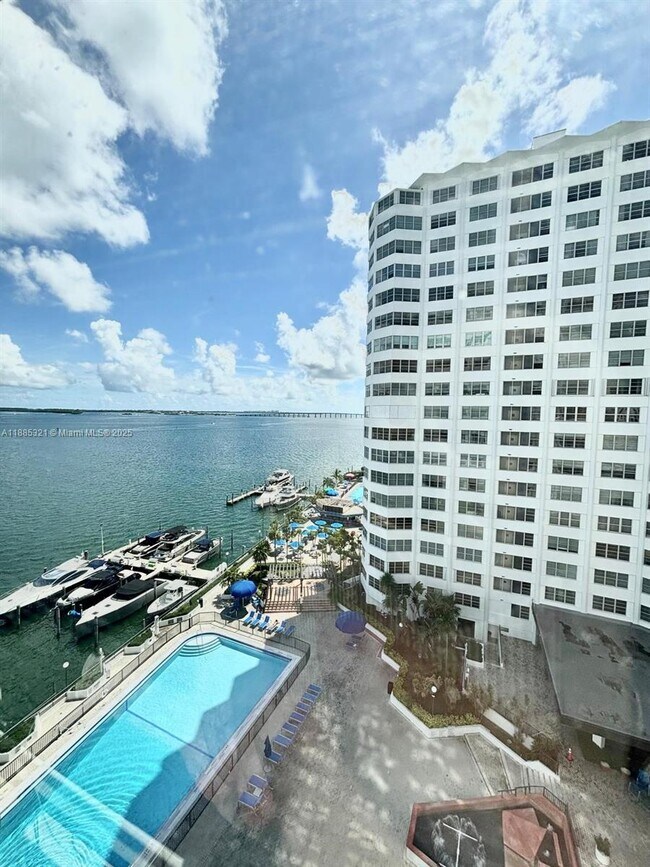 Building Photo - 801 Brickell Bay Dr