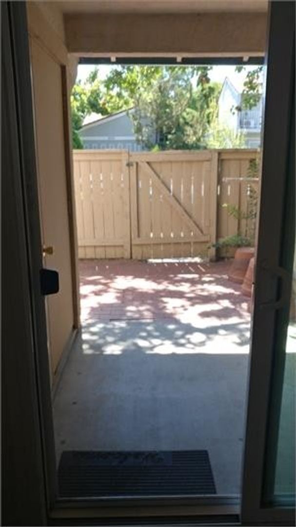 Building Photo - Spacious 2 story 4 bed. 2 bath condo