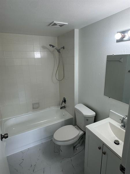 Building Photo - 3221 Sabal Palm Manor