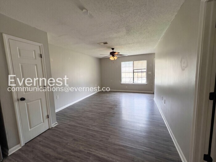 Building Photo - 1800 Labette Manor Dr