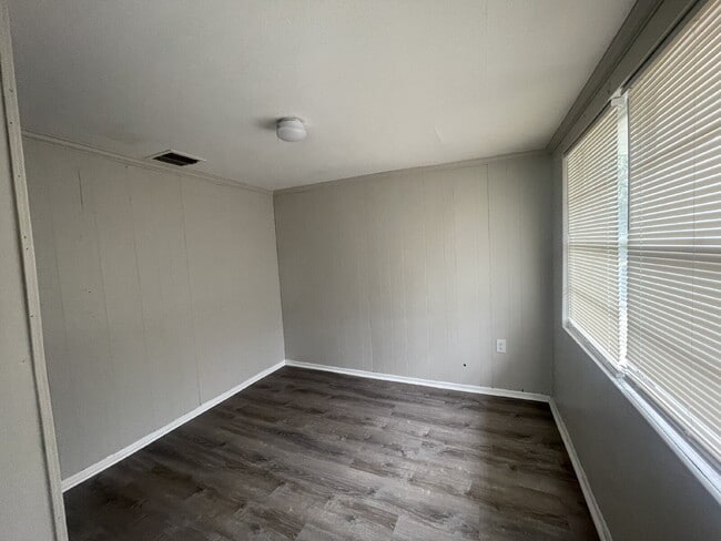 Building Photo - 1145 Edgemoor Ave