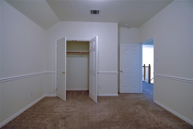 Building Photo - 2423 Falcon Dr