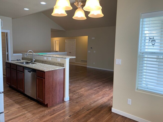 Building Photo - Ranch home with main floor master, 4 bed 3 bath Ranch home in Frederick