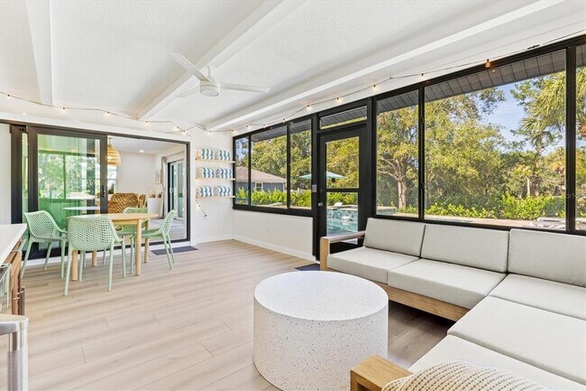 Building Photo - 2641 Hyde Park St