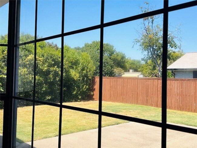 Building Photo - 1533 W Spring Creek Pkwy