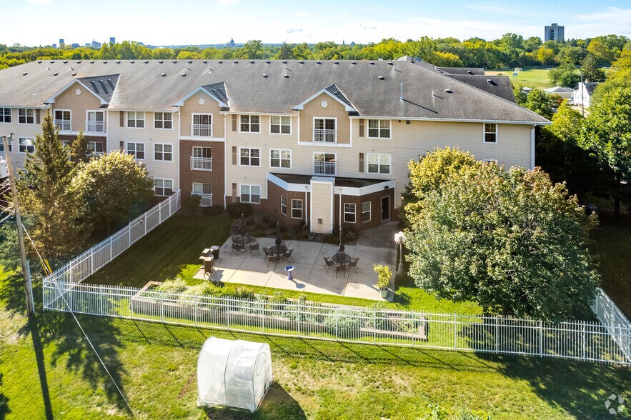 Rear Patio - Arbor Pointe Senior Apartments