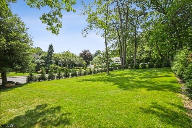 Building Photo - 305 Lupine Way