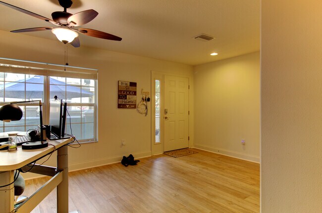 Building Photo - 7233 101st Ln