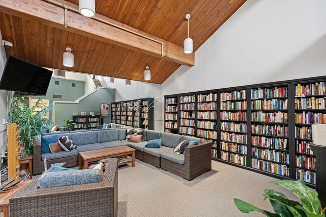 Building Photo - 20 NE 2nd St