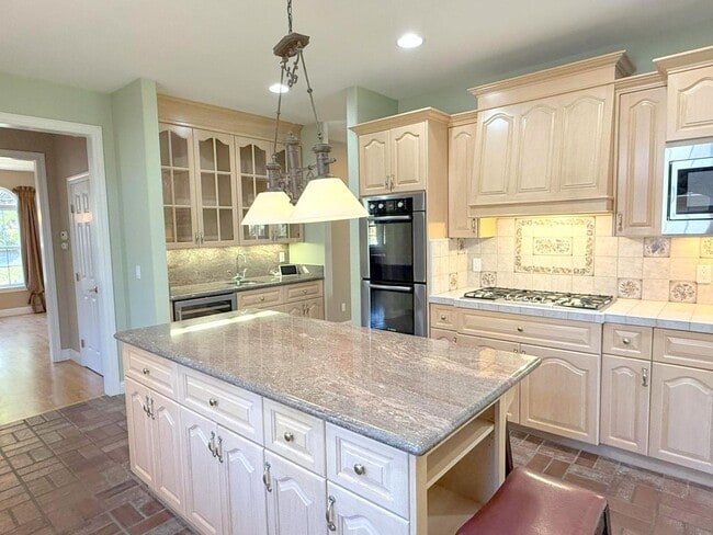 Building Photo - Westside Alamo Custom Estate With Beautifu...