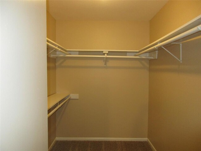 Building Photo - 17331 Red Oak Dr