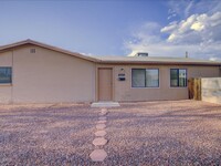 Building Photo - 2702 N Dodge Blvd
