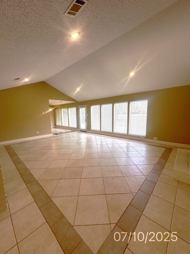 Building Photo - 20326 Spoonwood Dr