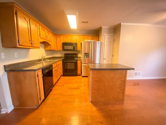 Building Photo - 3 bed, 2.5 bath house in Olive Branch near...