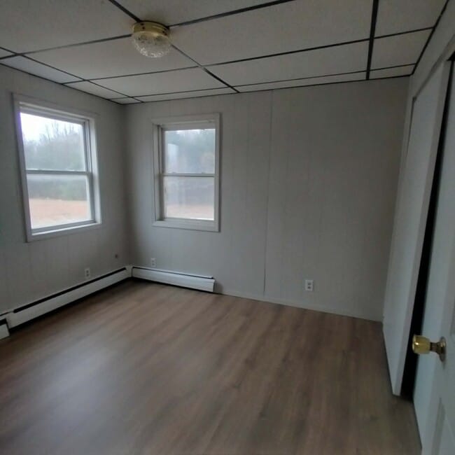 Building Photo - 3345 N Whitehall Rd