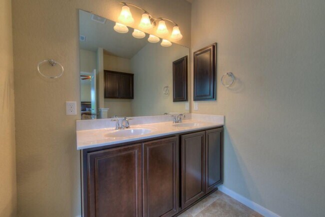 Building Photo - 8520 White Ibis Dr