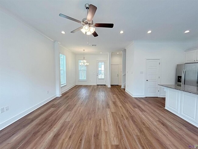 Building Photo - 2 Bedroom Townhome near LSU available July...