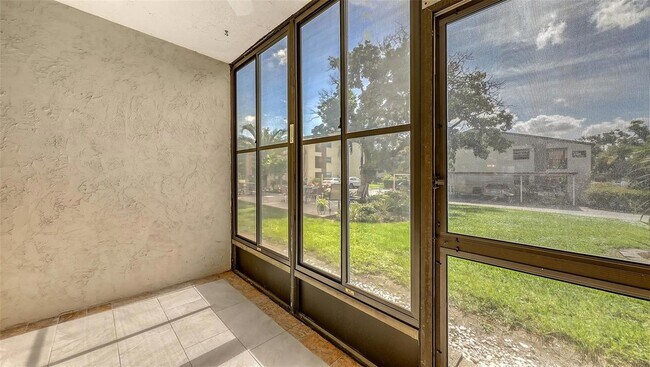 Building Photo - 2220 Stickney Point Rd