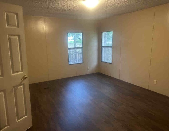 Building Photo - 163 Poplar Ln
