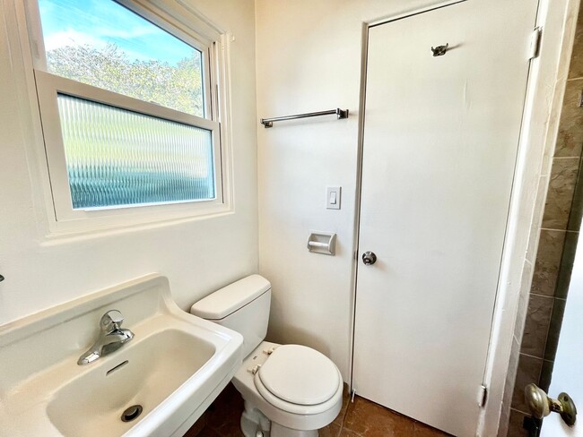 Building Photo - Beautiful 3B 2BA Home in Pacific Beach w/ ...