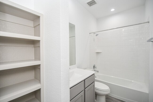 Building Photo - 2818 Bethnal Gdn Wy