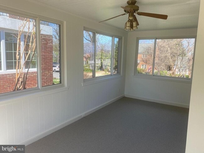 Building Photo - 716 N Overlook Dr