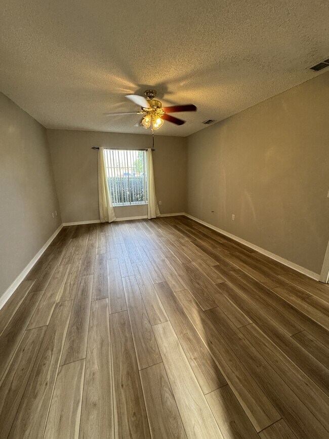 Building Photo - 5100 Mentmore Ave