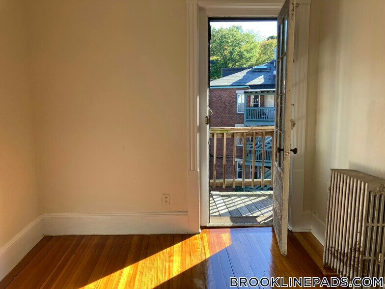 Building Photo - 1595 Beacon St