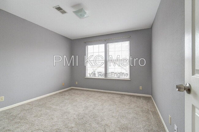 Building Photo - 15811 E 20 St S