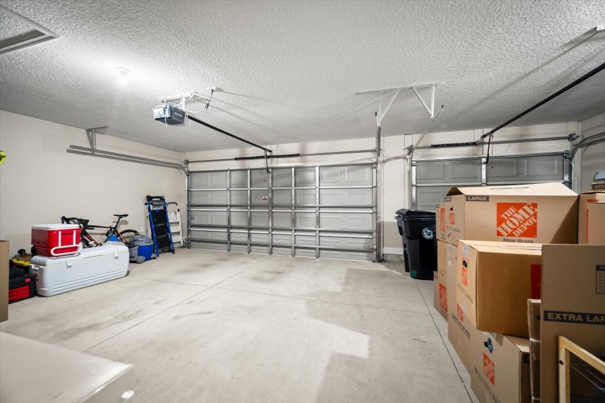 Building Photo - 2941 Oak Stream Dr