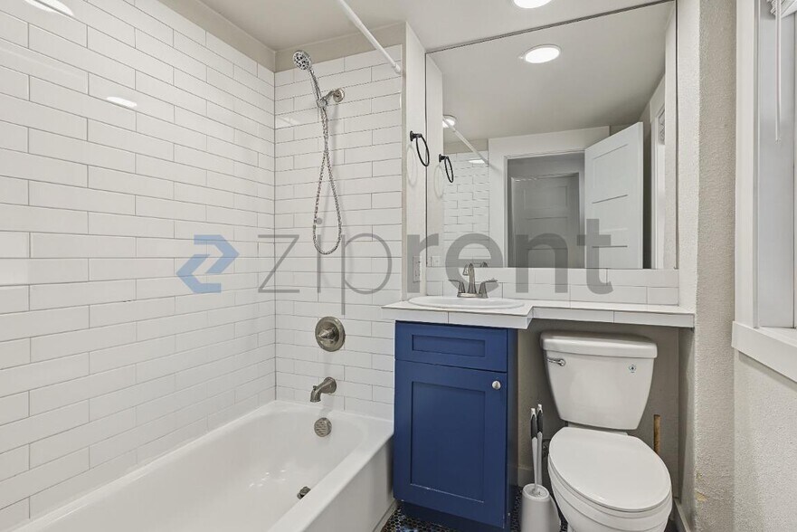 Building Photo - Unit