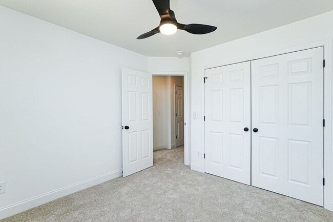 Building Photo - Brand New Duet Style Townhome in Charlotte!