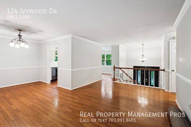 Building Photo - 124 Ivywood Dr