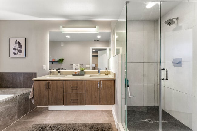 Building Photo - 1544 Utica St