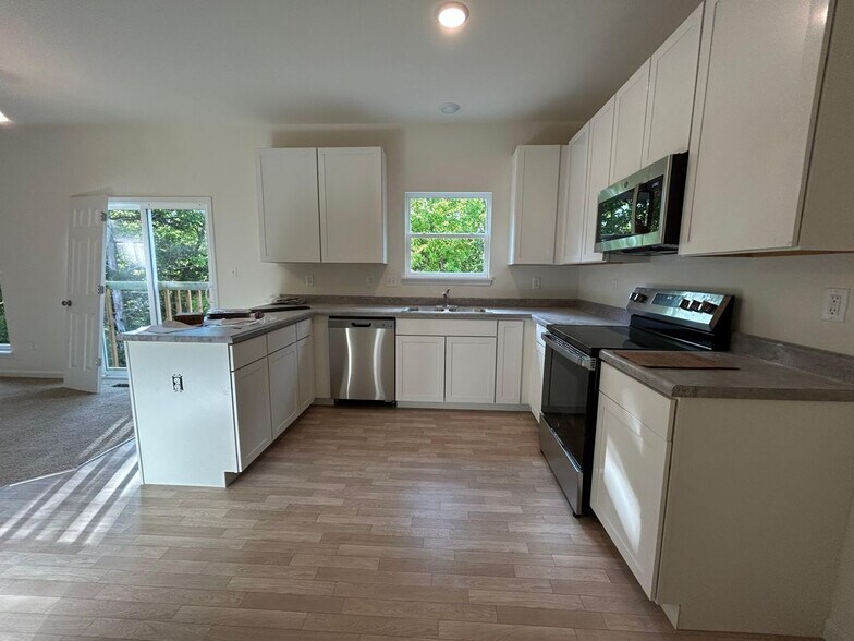 Building Photo - 463 Sweetgrass Dr