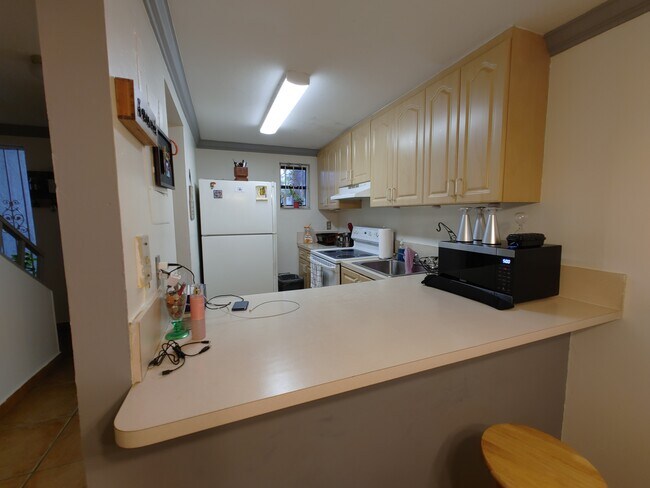 Building Photo - 1901 NW S River Dr