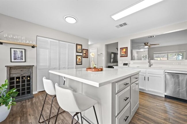 Building Photo - 13404 Coomes Dr