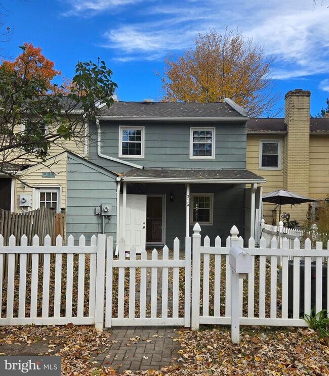 Building Photo - 319 Rock Spring Dr SW