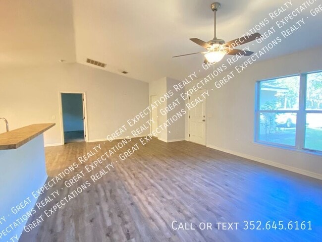 Building Photo - 4 Locust Run