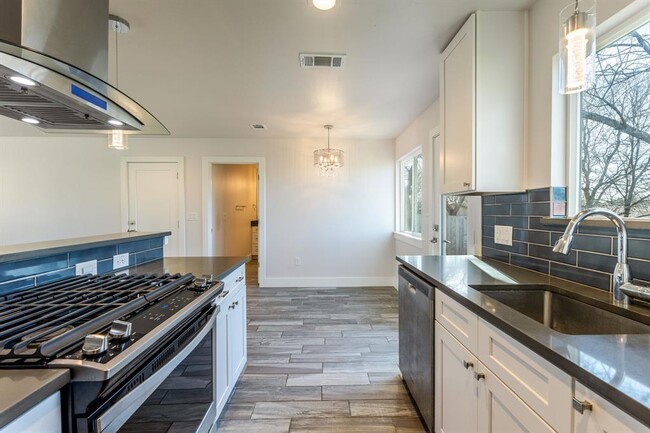 Building Photo - 8410 Romney Rd