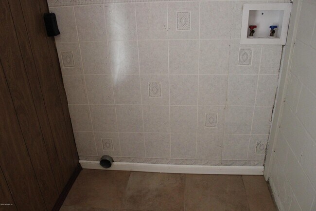 Building Photo - 6317 Delacy Rd