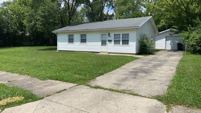 Building Photo - 3939 Prescott Ave