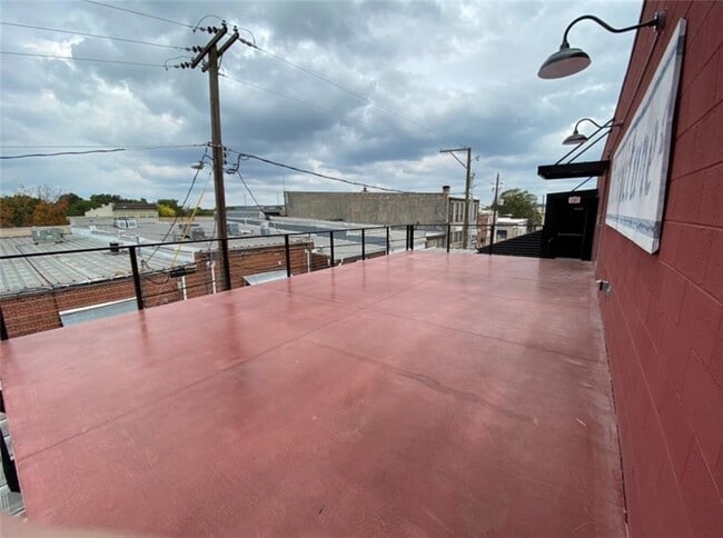 Building Photo - 111 S Main St