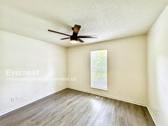 Building Photo - 128 Thrasher Pike