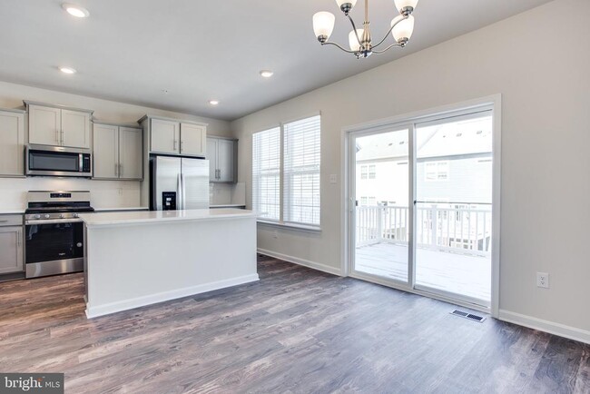 Building Photo - 5039 MacDonough Pl