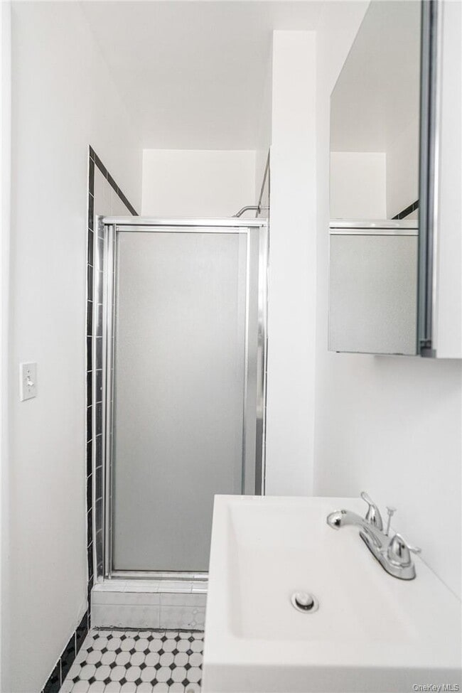 Building Photo - 240 Martine Ave